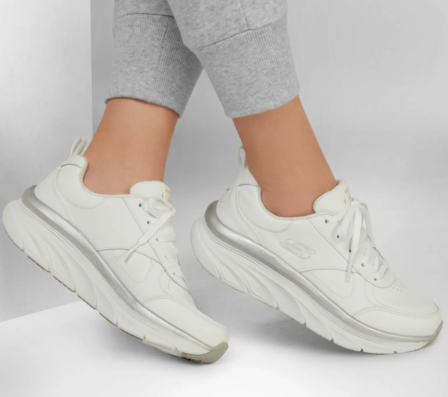 Relaxed Fit: D'Lux Walker - Timeless Path